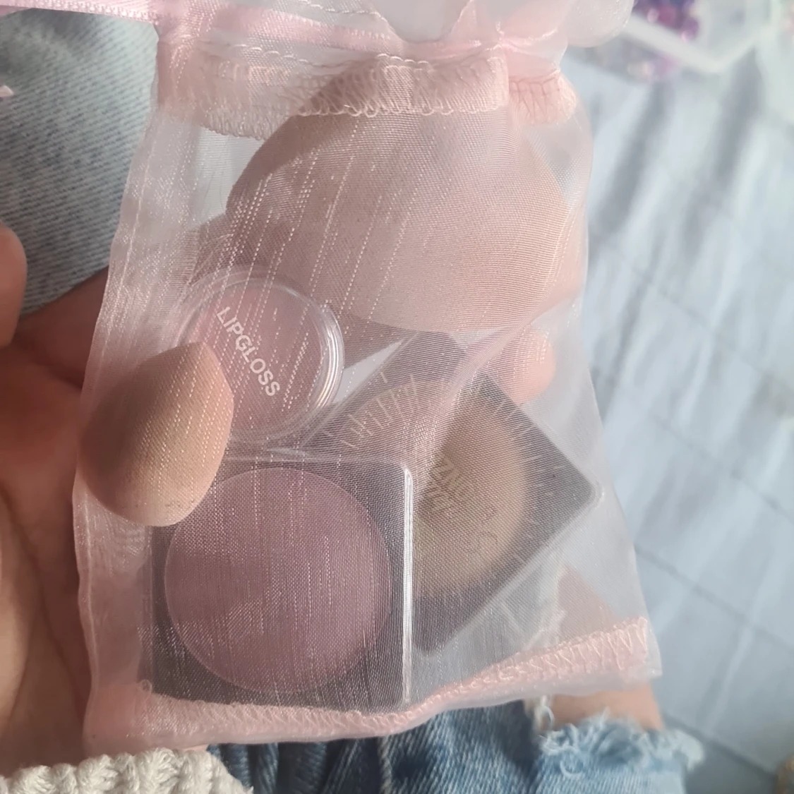 Smink som är bra. Ett stort packet med smink som är väldigt finnt och naturligt - 91