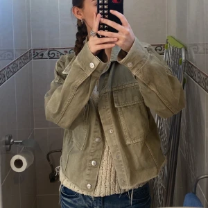 jeans jacka - Säljer min fina gröna jeans jacka från mango💓