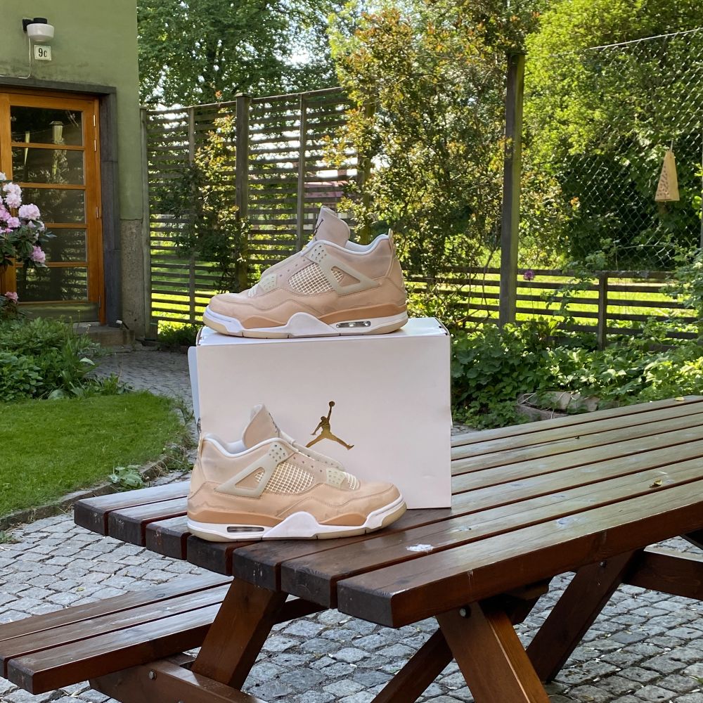 Riktigt Snygga Jordan 4 i storlek 44. Perfekta till sommaren och för ett bra pris! NY PRIS: 4300 Budgivning i kommentarerna från 1999! . Skor.