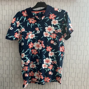 Gant piké  - Blommig o fin Gant piké perfekt till sommarn