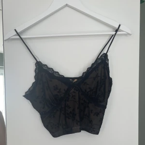 Linne - Jättefint linne ifrån Shein. Storlek S  Kan mötas upp i Stockholm annars står köparen för frakten!