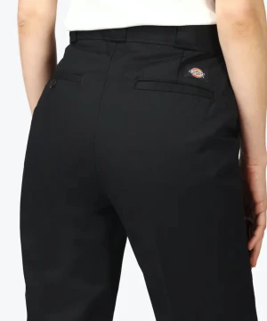 Dickies byxor köpt från Carlings  - Bra i skick!  Min längd är 161 cm och väger 60 kg. Denna outfit passar bra till utekväll, vardag och jobb!  Priset i nätet ligger på 749kr men jag säljer den för 200 kr plus frakt ! Om det önskas fler foton fråga😊