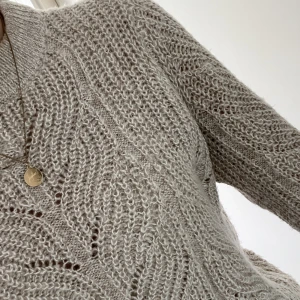 Stickad tröja  - Stickad tröja som är från objectalloc. Skön, jättefin färg, sticker inte och har jättefint mönster. Storleken är xs men passar även en s skulle jag säga.