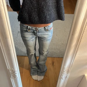 Lågmidjade ljusblå jeans  - As snygga ljusblå lågmidjade jeans😍😍