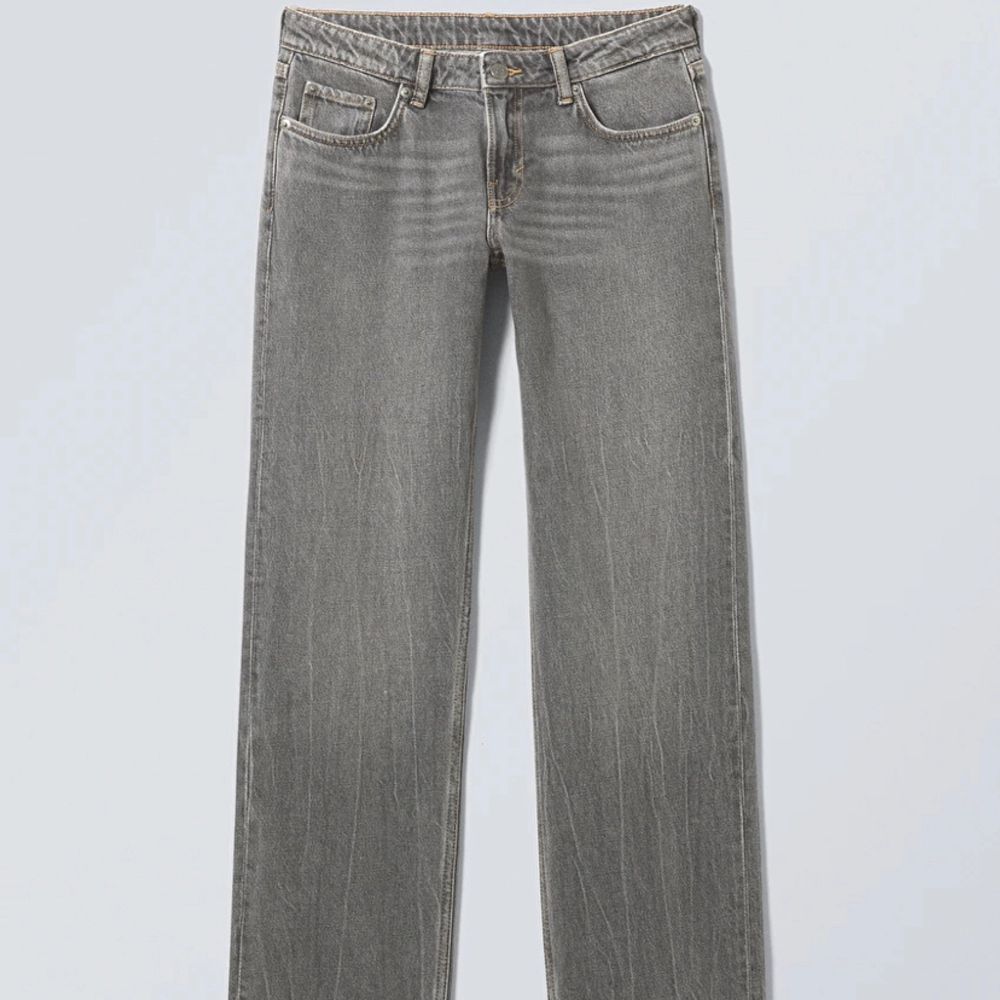 Säljer dessa jeansen från weekday i storlek 32. Jeans & Byxor.