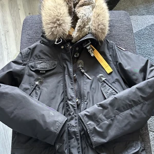 Parajumper - Herr funkar även till dam. Storlek XL passar som L