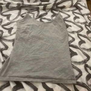 Grått linne - Simpelt grått linne i storlek M från lager157. Passar S också