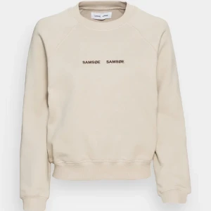Samsøe Samsøe sweatshirt - Köpt i vintras, knappt använd men super skön. Kan gå ner i pris vid snabb affär 