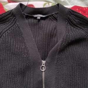 Svart kofta - Svart kofta med kedja