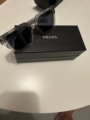 Prada solglasögon  - Helt oanvända! Kvitto finns!
