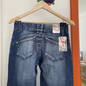 Vintage jeans - Köpt secondhand men är helt nya med prislapp kvar osv. Low waist jeans