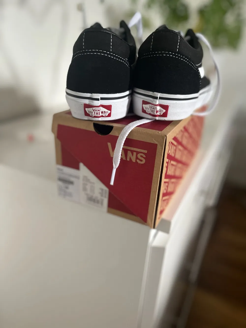 Nya Vans, storlek 8,5  Nypris 799kr Mitt pris 450kr. Skor.