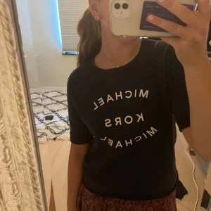 Michael kors tröja  - Mörkblå Michael kors stickad tröja i strl S