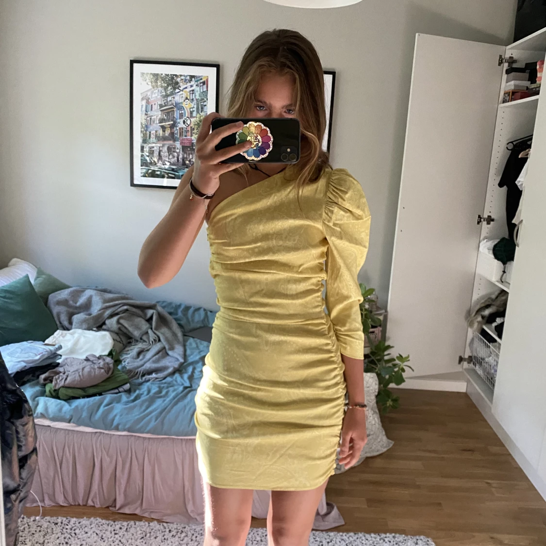 Gul sommarklänning oneshoulder  - 90