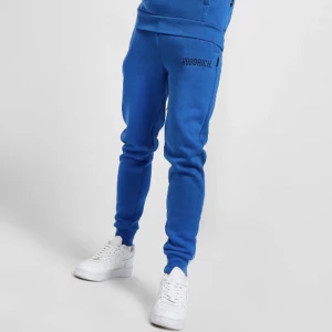 Hoodrich byxor - Sköna blåa hoodrich byxor. Använt många ggr o är i okej skick, har några små fläckar