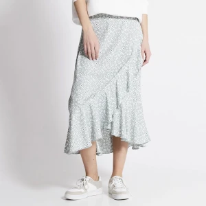 Lång kjol - En super fin lång kjol ifrån Lager 157, säljer för 100kr.❤️