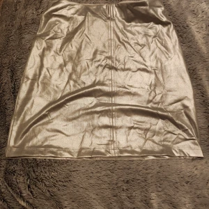 Kjol - Säljer en kjol storlek 36