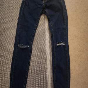 Hej säljer ett par jeans storlek 36
