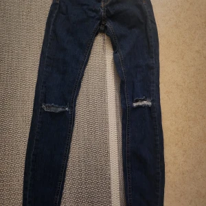 Jeans - Hej säljer ett par jeans storlek 36