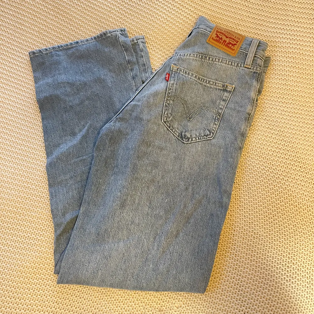 Levis high waisted jeans strl 25x31. Jeans & Byxor.