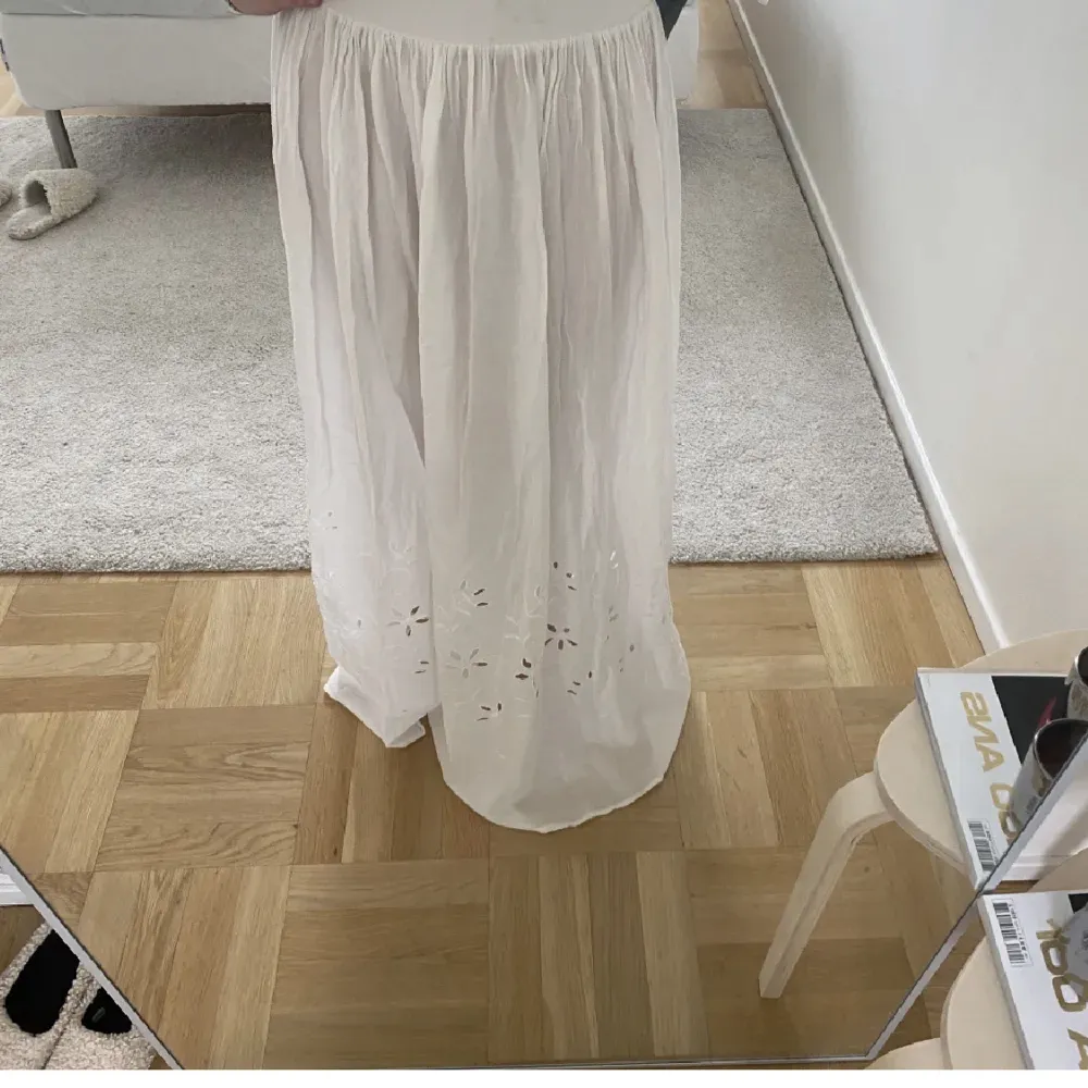 Säljer denna superfina kjol som inte kommer till användning!❤️ Det är en lånad bild men säg bara till så fixar jag bilder!!  Fixar gärna fler bilder!❤️. Kjolar.