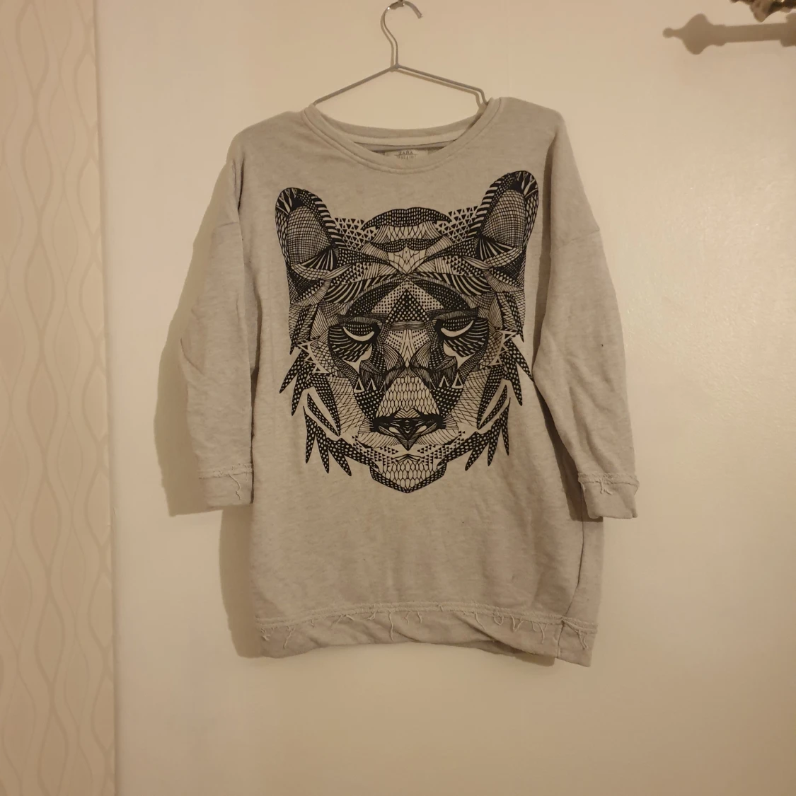 Tröja med tiger tryck och 3/4-ärmar