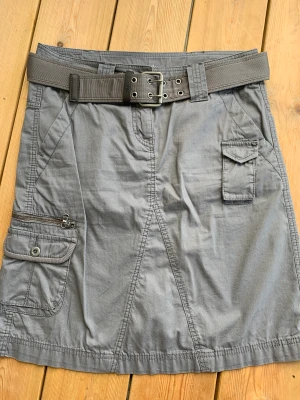 Kjol från Esprit strl 40 - I mycket fint skick Sparsamt använd