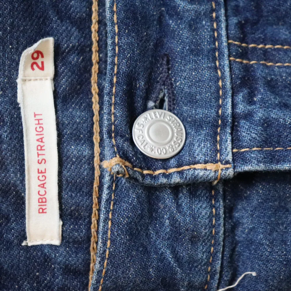 Levis ribcage straight ancle i storlek 29!. Jeans & Byxor.