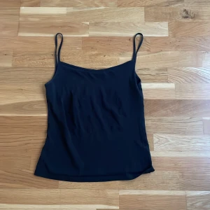 Linne - Ett svart linne som jag inte har använt på grund av att den har varit lite stor