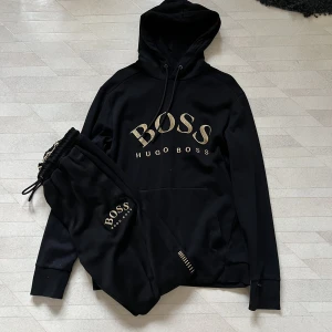 Hugo boss - En fin Hugo boss dress som inte är använd allt för mycket. Storlek M