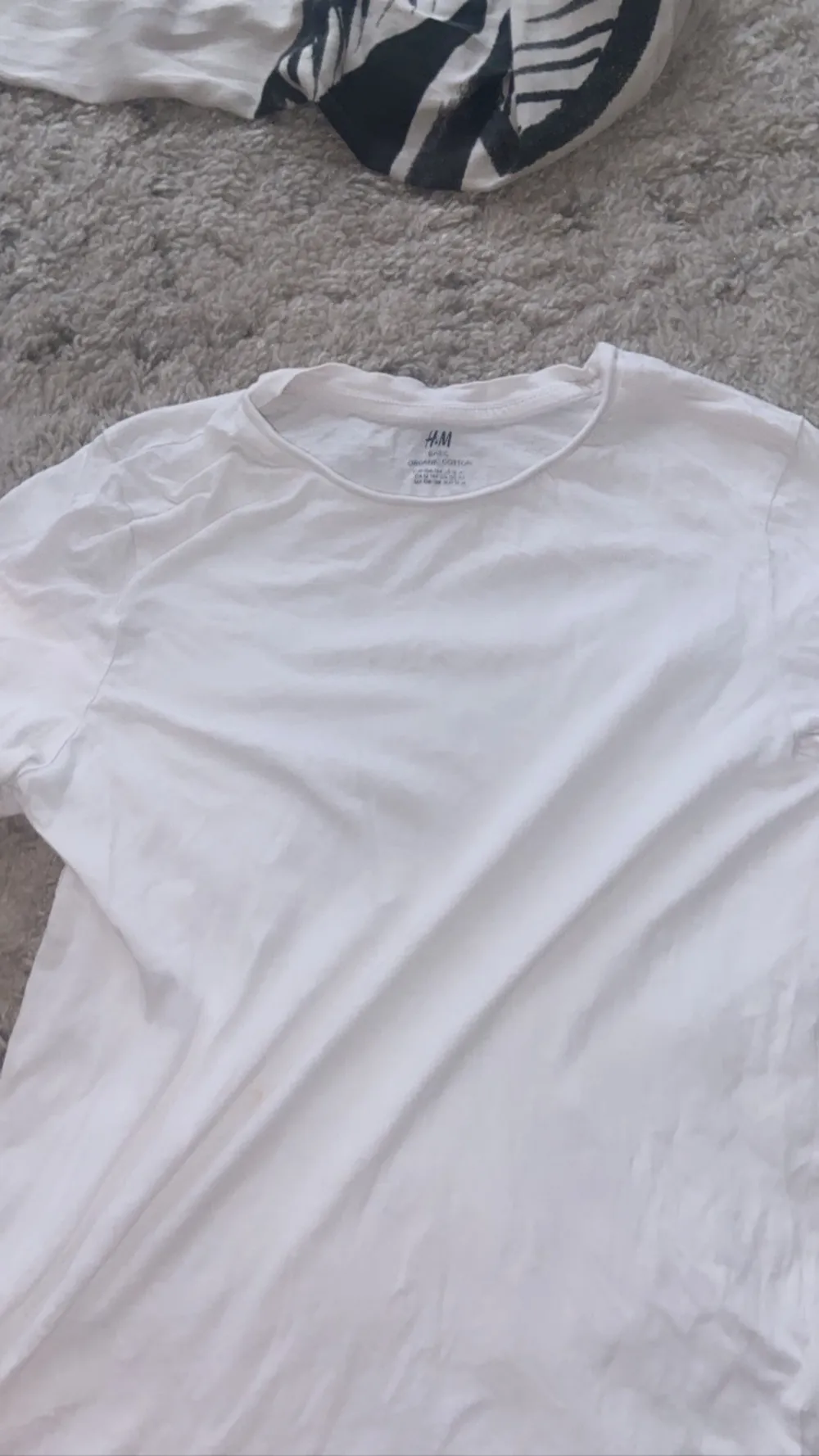 Basic vit tröja från hm.🫶🏽💋🩷🥰. T-shirts.