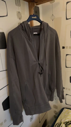 C.P company zip hoddie - Skick-9/10 (se sista bilden) Nypris-2700 kr