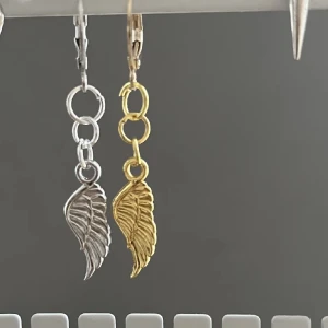 Örhängen  - TRYCK INTE PÅ KÖP NU  Frakt 15kr ( inte spårbar) Säljs i par, finns i både guld och silver 