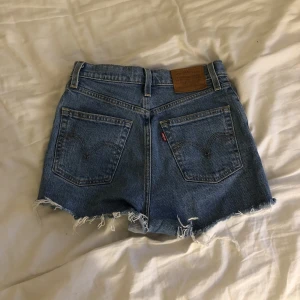 Levis shorts - Levis shorts i modellen ”ribcage”. Säljer då de blivit för små.