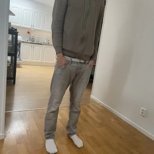 Jeans från Jack and jones - Säljer ett par jeans från Jack and Jones då jag inte använder dom längre. Cond 8/10