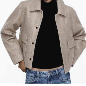 Zara jacka - En jättefin zara jacka som endast är testat!❤️skriv för egna bilder.