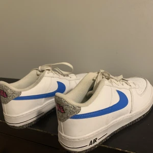 Nike skor - Nike skor använt 2 gånger helt nya.