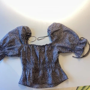 Jättefin blommig topp💗💗 - Kommer inte till användning💓💓jätte fin💗