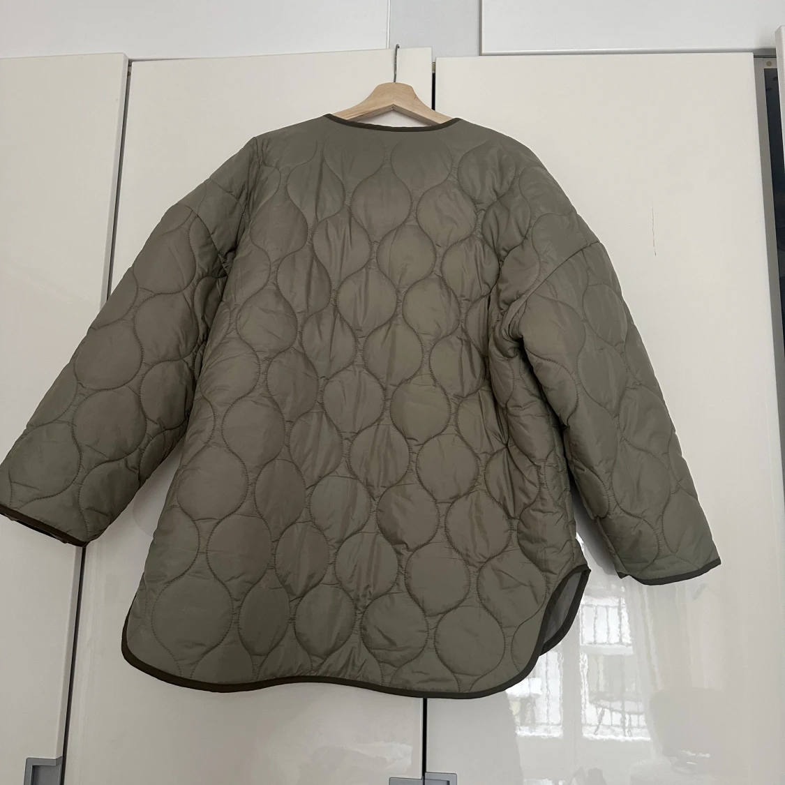 Grön quiltad jacka strl. M - 90