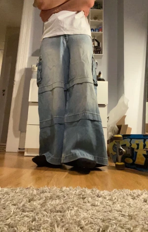 JNCO liknande baggy jeans - Feta Jnco liknande baggy jeans från Asos design Priset kan diskuteras 