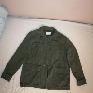 Skjort jacka - Vintage Military stil skort jacka, lite oversized och i bra skick