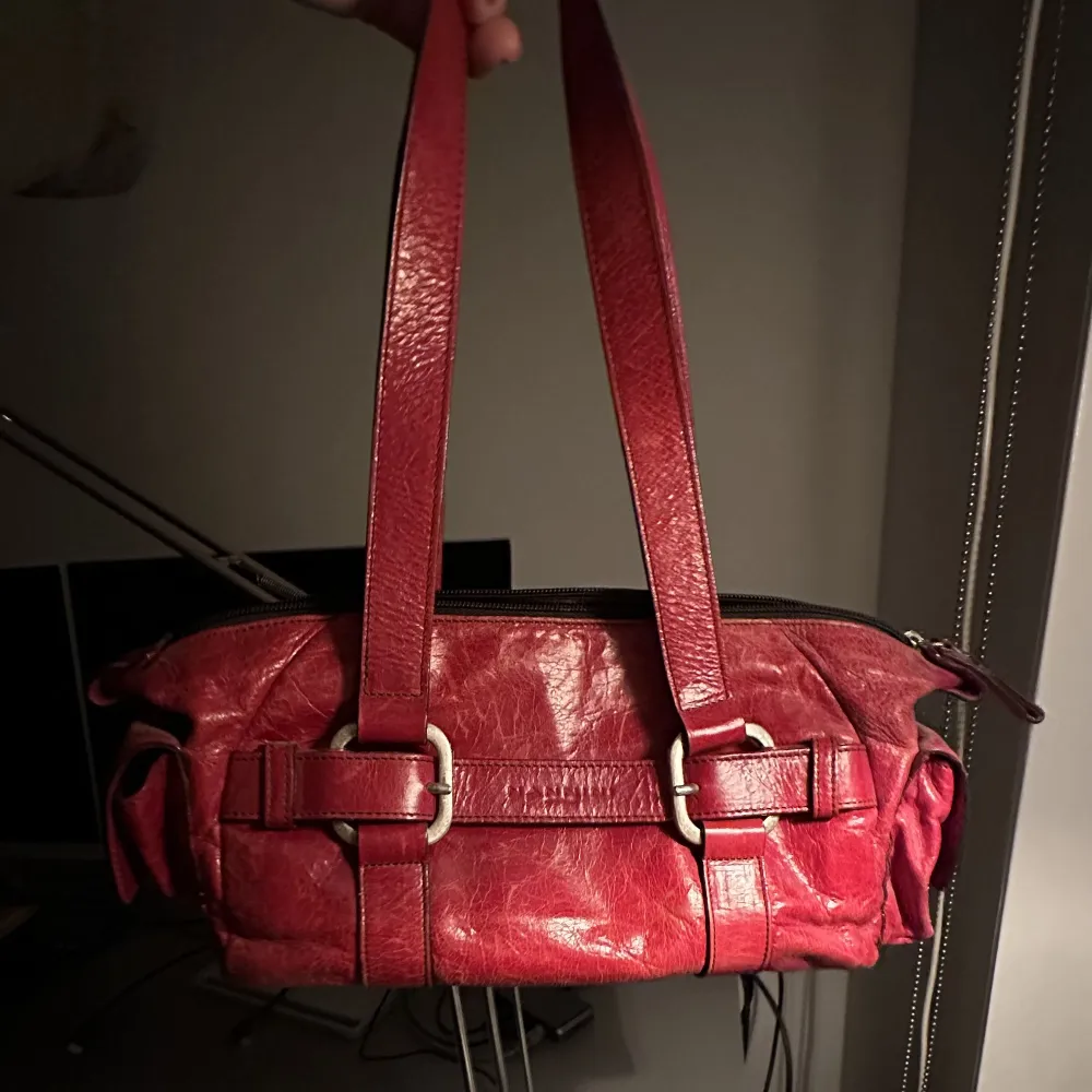 Röd väska från märket Nannini❤️. Väskor.