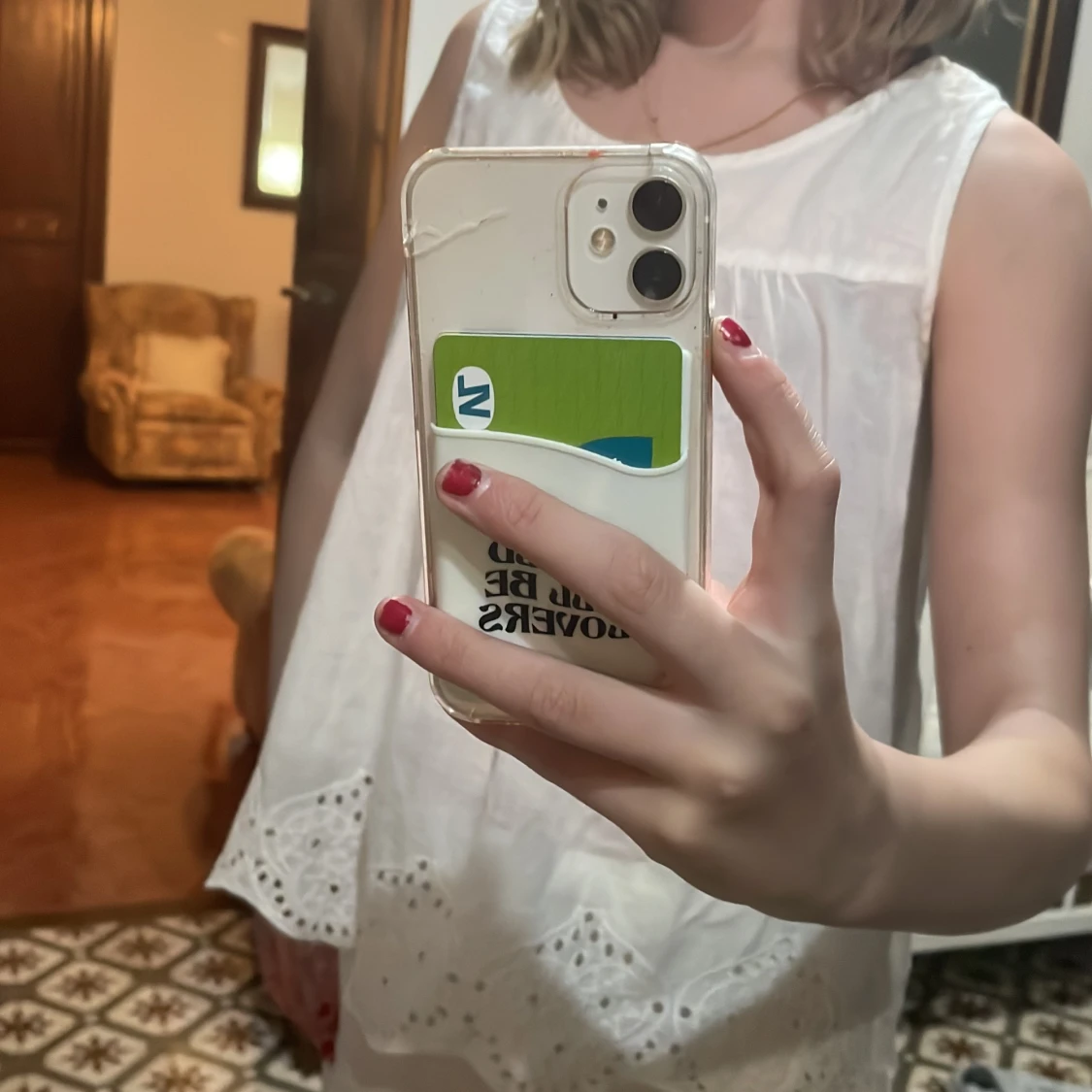 Fin blus I storlek s-m lite oklart, jäyte gullig top part ha på sommaren( storlek 36)😻😻