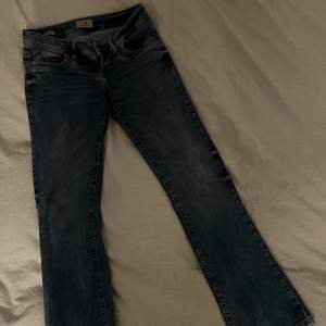 Dessa jeans gillar ja verkligen och så sköna men har inte kommit till användning då ja köpte ett par andra! Perfekt färg till hösten