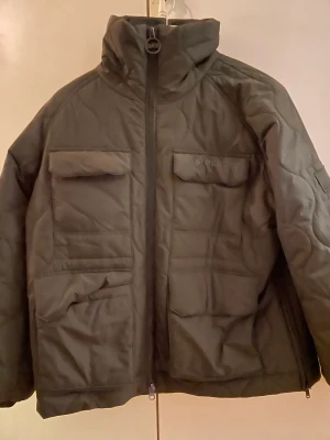 Helt ny Svea jacka - Medium Condition 10/10 Helt ny jacka prövad en gång säljer eftersom det inte var min typ av jacka 