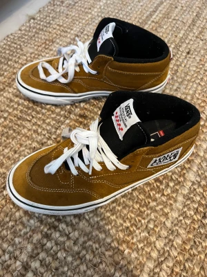 Vans half cab  - Sparsamt använda vans i modellen half cab 🚖 