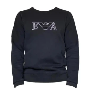 Emporio Armani tröja - Storlek: 16A (175cm). Relativt använd utan några defekter. Modellen på första bilden är 178cm lång. Givetvis äkta.