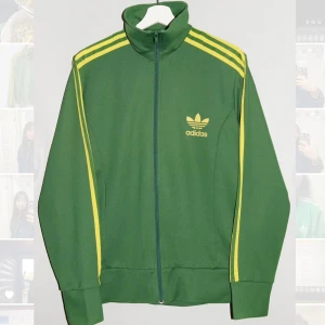 Adidaströja  - Gul grön adidas zipup💛💚 älskar färgkombon men säljer då jag har liknande:)
