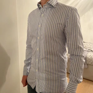 Stenströms skjorta - En skjorta från Stenströms som endast är använd ett fåtal gånger. Inga defekter förekommer och det finns inga tecken på användning. 👍🏻 Köparen står för frakten📦