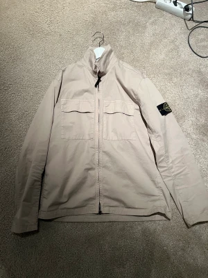 Stone island - Overshirt, storlek L och i jätte fint skick! Kan försöka hitta kvittot